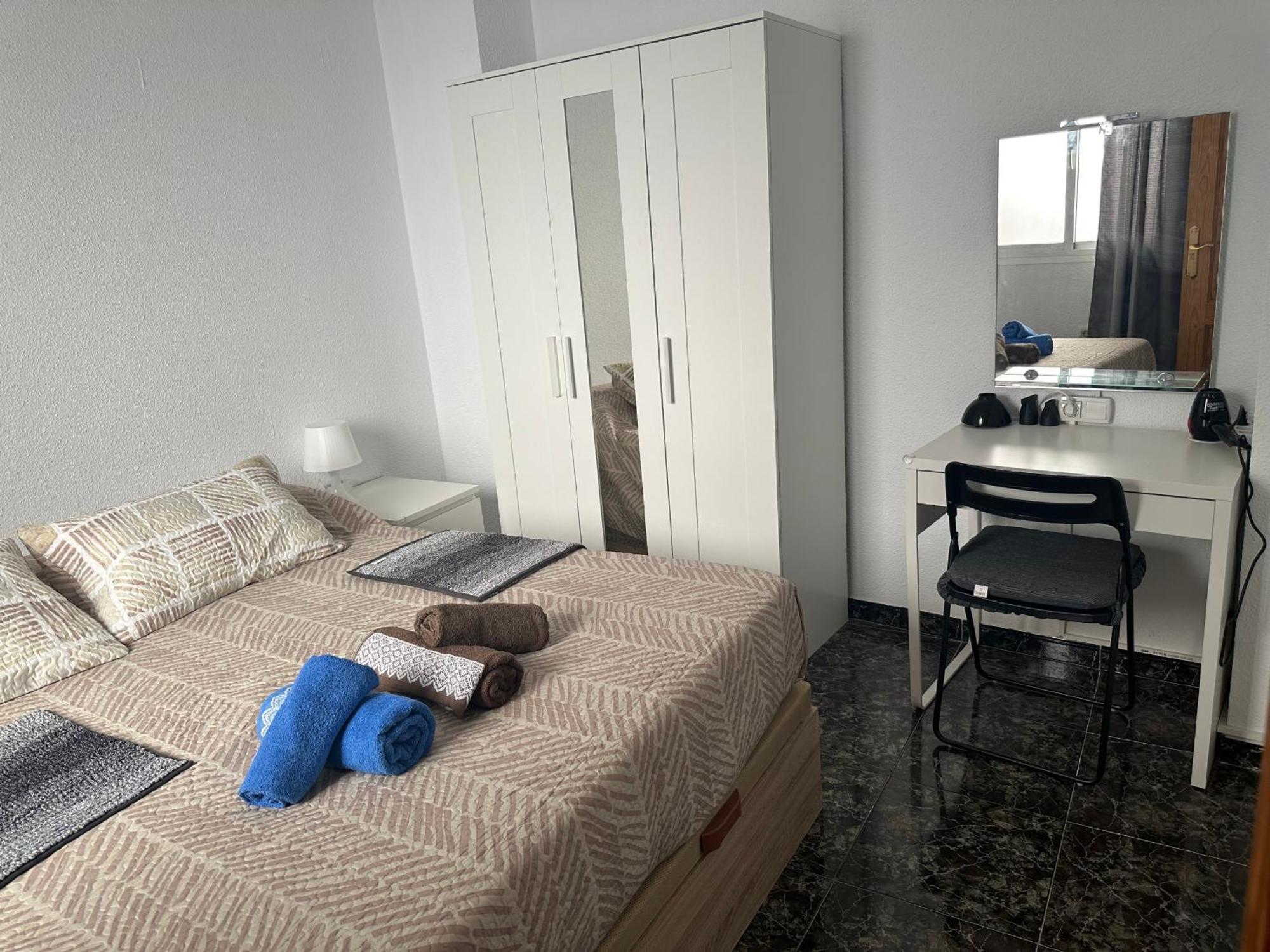 Almeria Centro Habitacion Privada En Apartamento Compartido Exterior photo