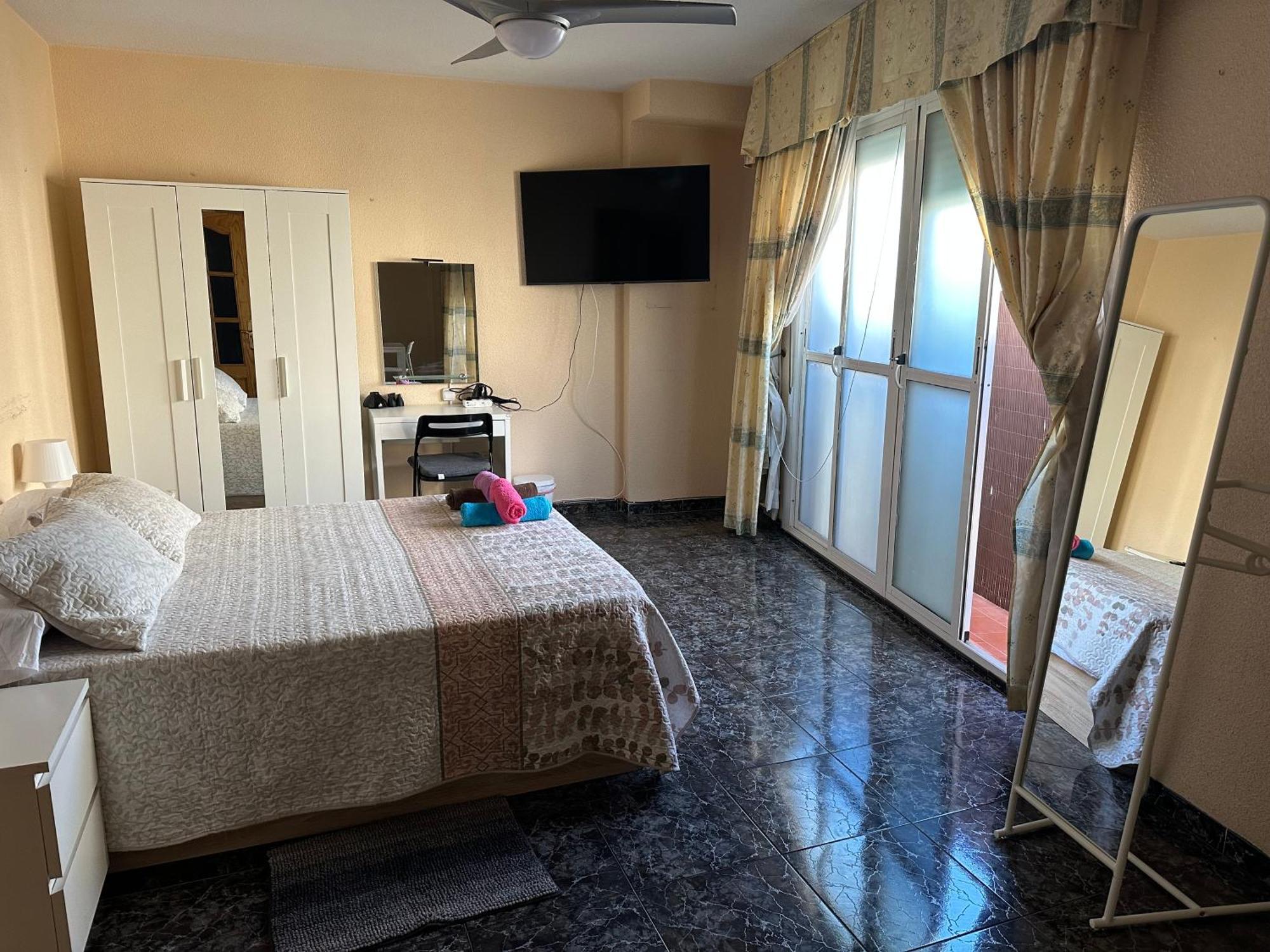Almeria Centro Habitacion Privada En Apartamento Compartido Exterior photo