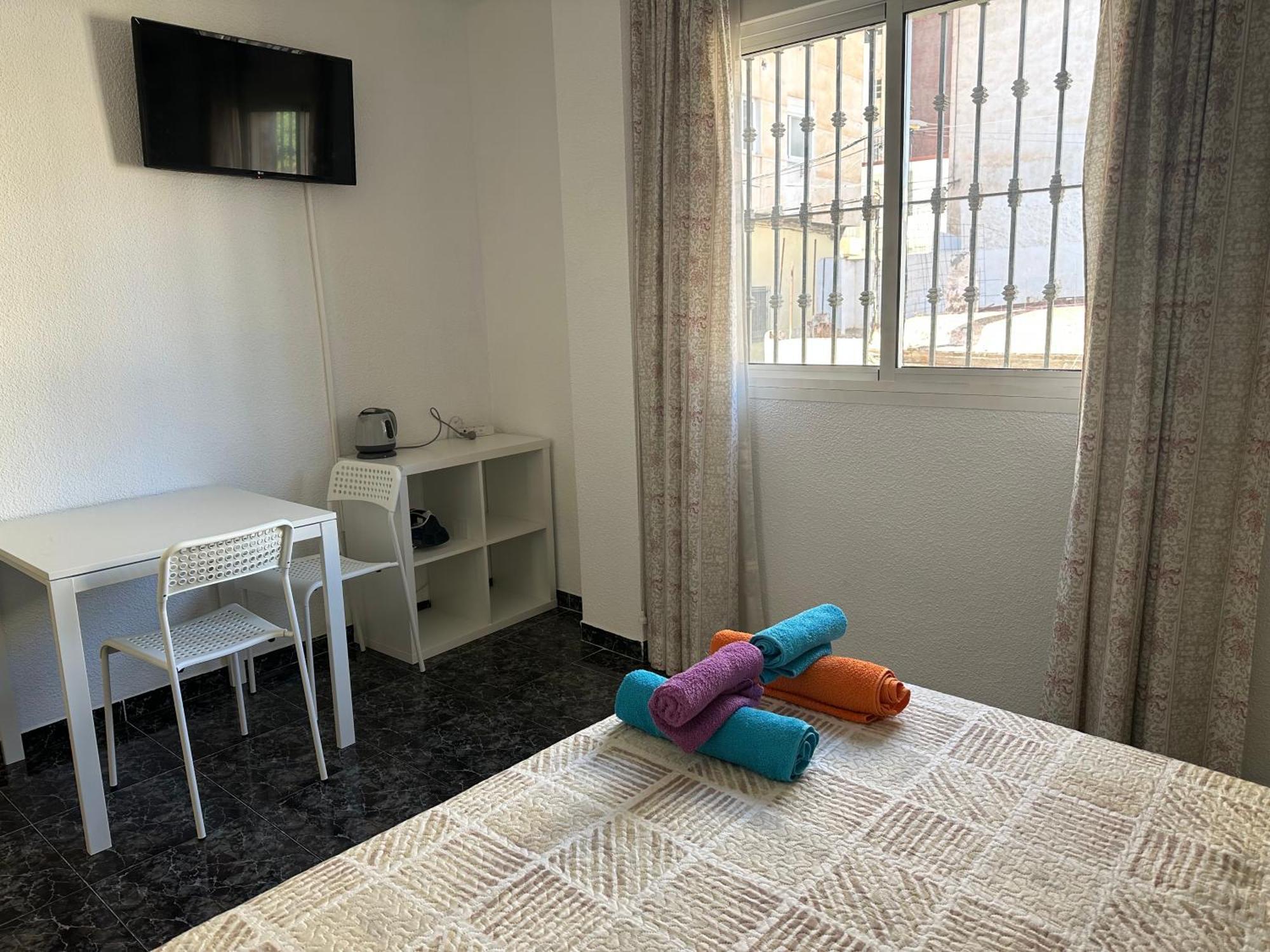 Almeria Centro Habitacion Privada En Apartamento Compartido Exterior photo