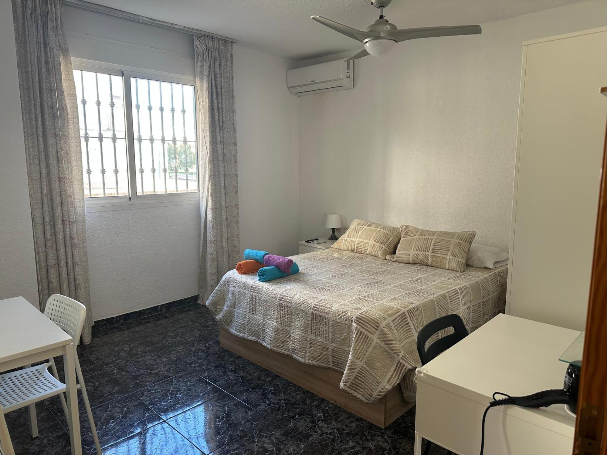 Almeria Centro Habitacion Privada En Apartamento Compartido Exterior photo